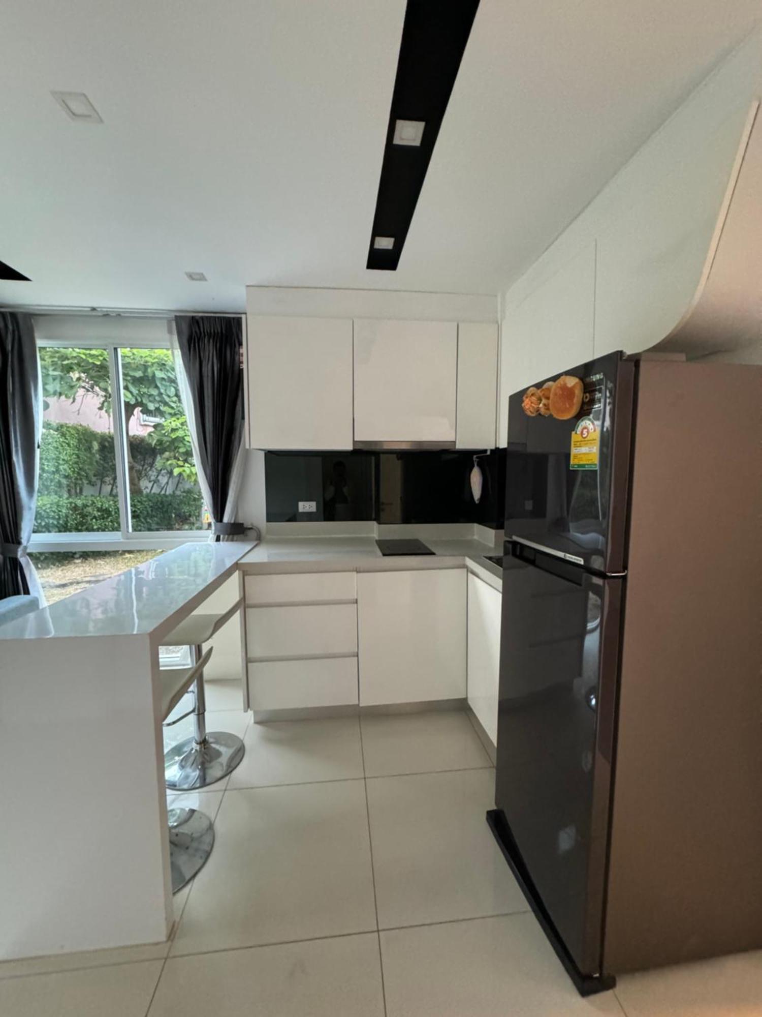 Apartment Center Residents ที่พักในตัวเมืองพัทยา Pattaya