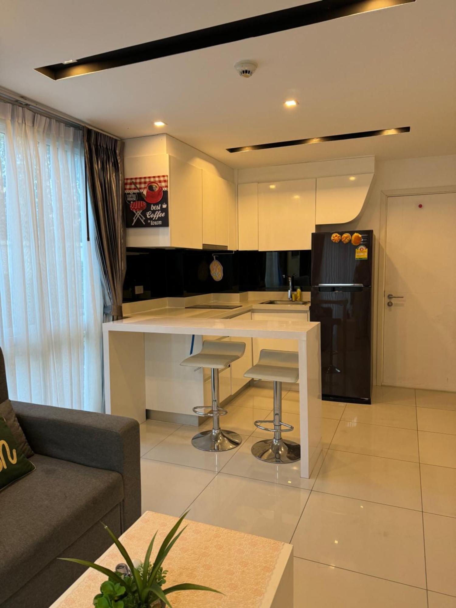 Center Residents ที่พักในตัวเมืองพัทยา Apartment