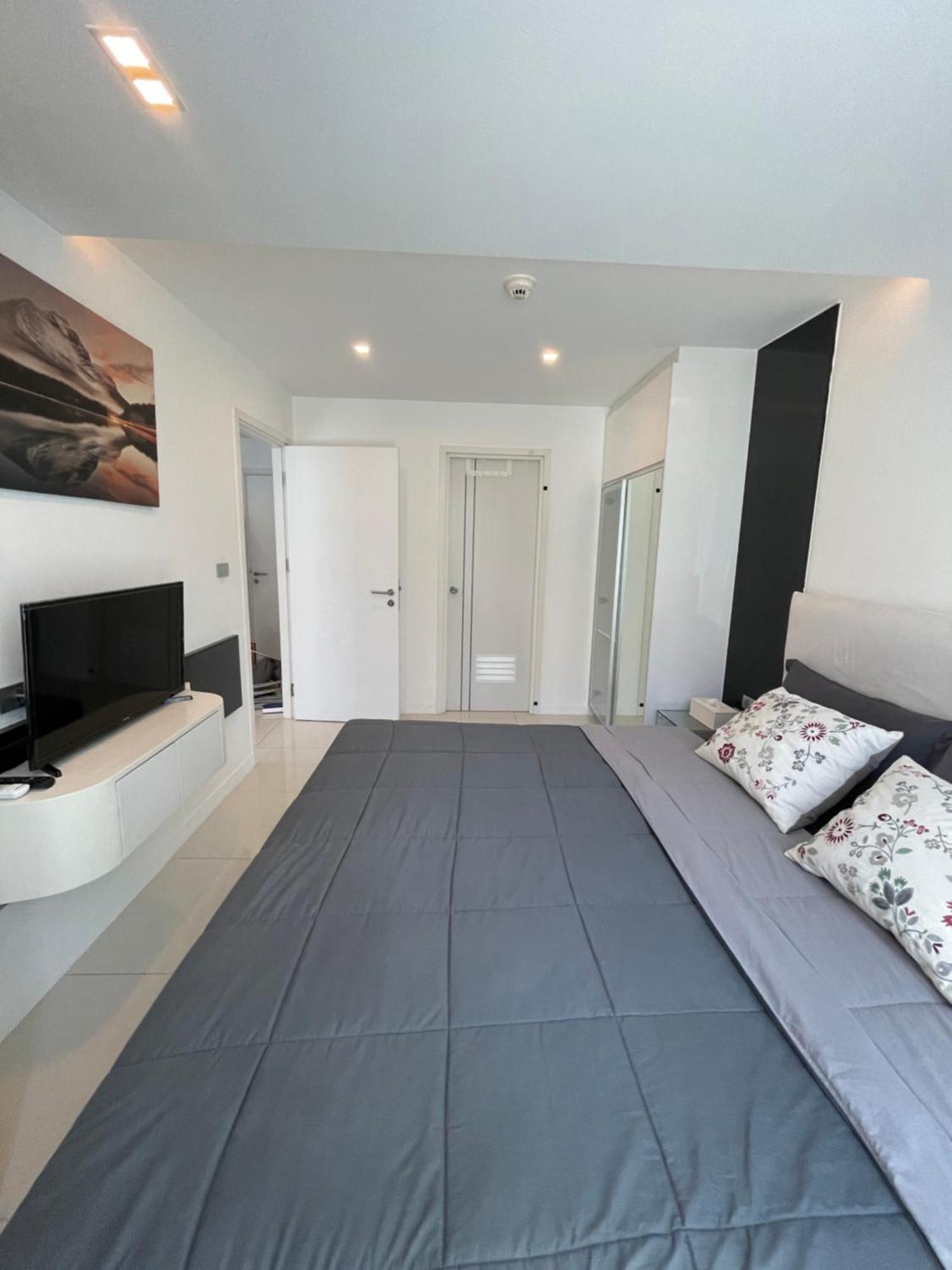 Center Residents ที่พักในตัวเมืองพัทยา Apartment